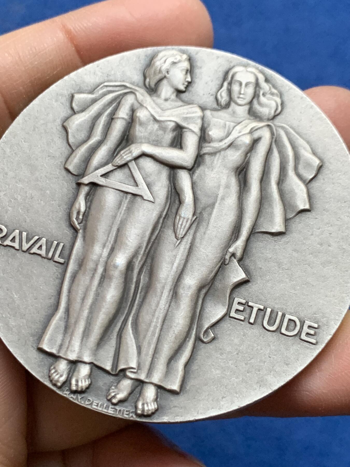 《竞宝斋》第456场 周日，周一，周二   3场连拍 （全场包邮）欢迎送拍 法国建筑和公共工程颁发纪念大银章 125.2克 59.3mm 丰饶角1银标 带盒