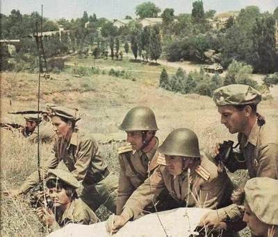 大猫徽章拍卖 第286期 罗马尼亚M73钢盔（罗马尼亚语：casca model 1973）是罗马尼亚社会主义共和国1973年列装的制式钢盔，是冷战时期罗马尼亚为摆脱苏联装备影响、彰显军事独立性的标志性装备，好品稀少带原盔罩（盔罩原始破损）头围54到58可调整。