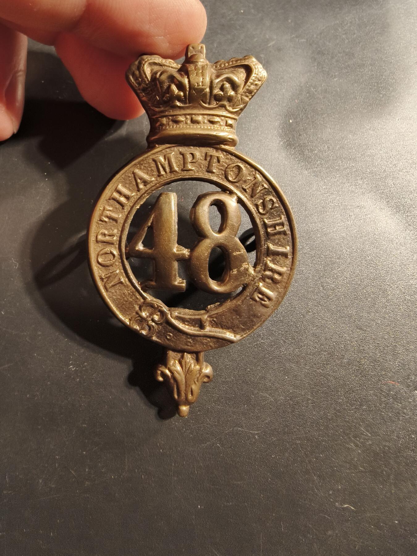老王徽章第176期 英国陆军第48步兵团格伦加里帽徽      1873-1881年使用    1881年合并成为北安普顿郡步兵团