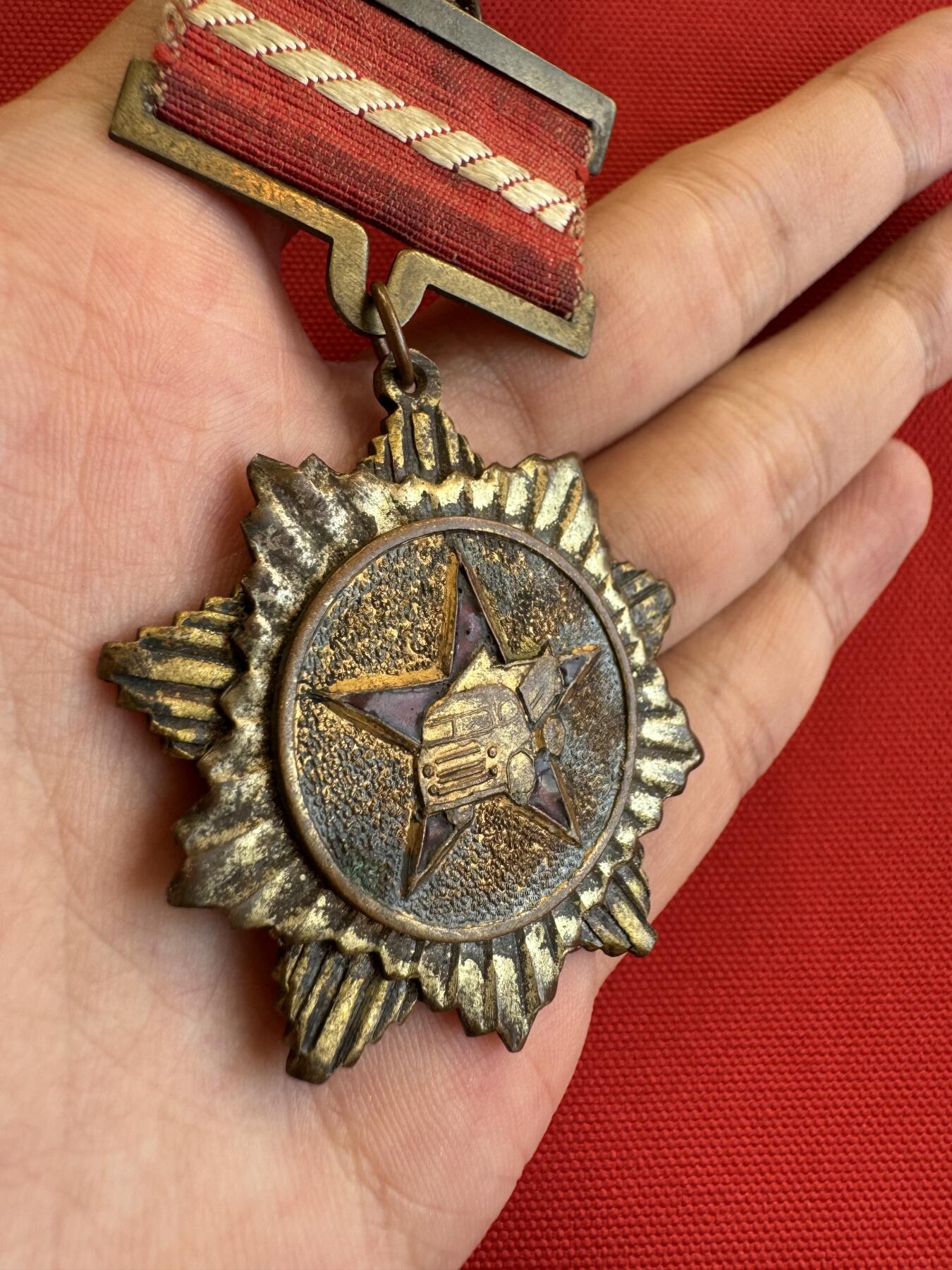 五哥徽章群   14号周三晚上八点4群联拍 铜章