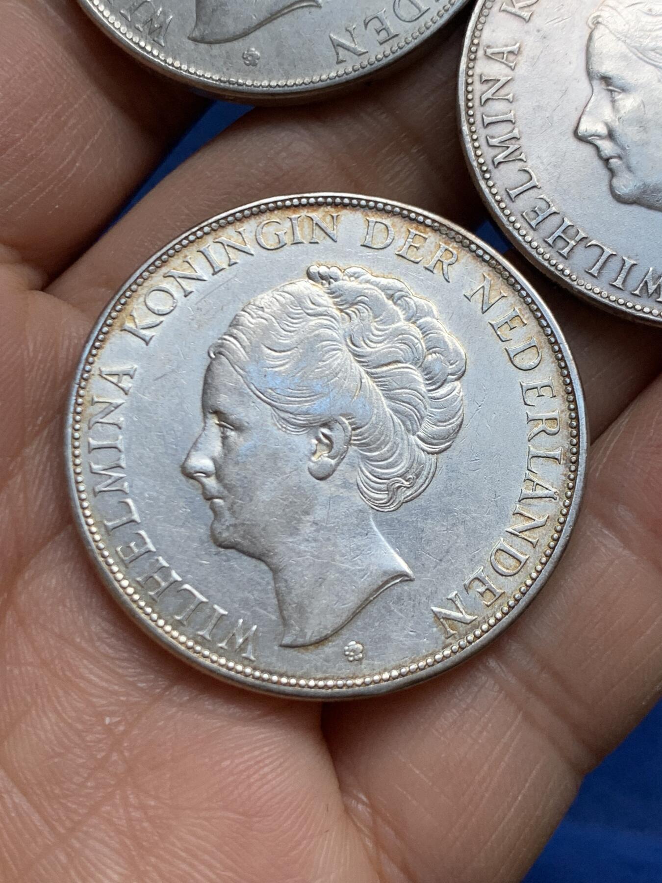 《竞宝斋》第456场 周日，周一，周二   3场连拍 （全场包邮）欢迎送拍 三枚一组 荷兰1930年-1932年威廉明娜女王2.5盾银币