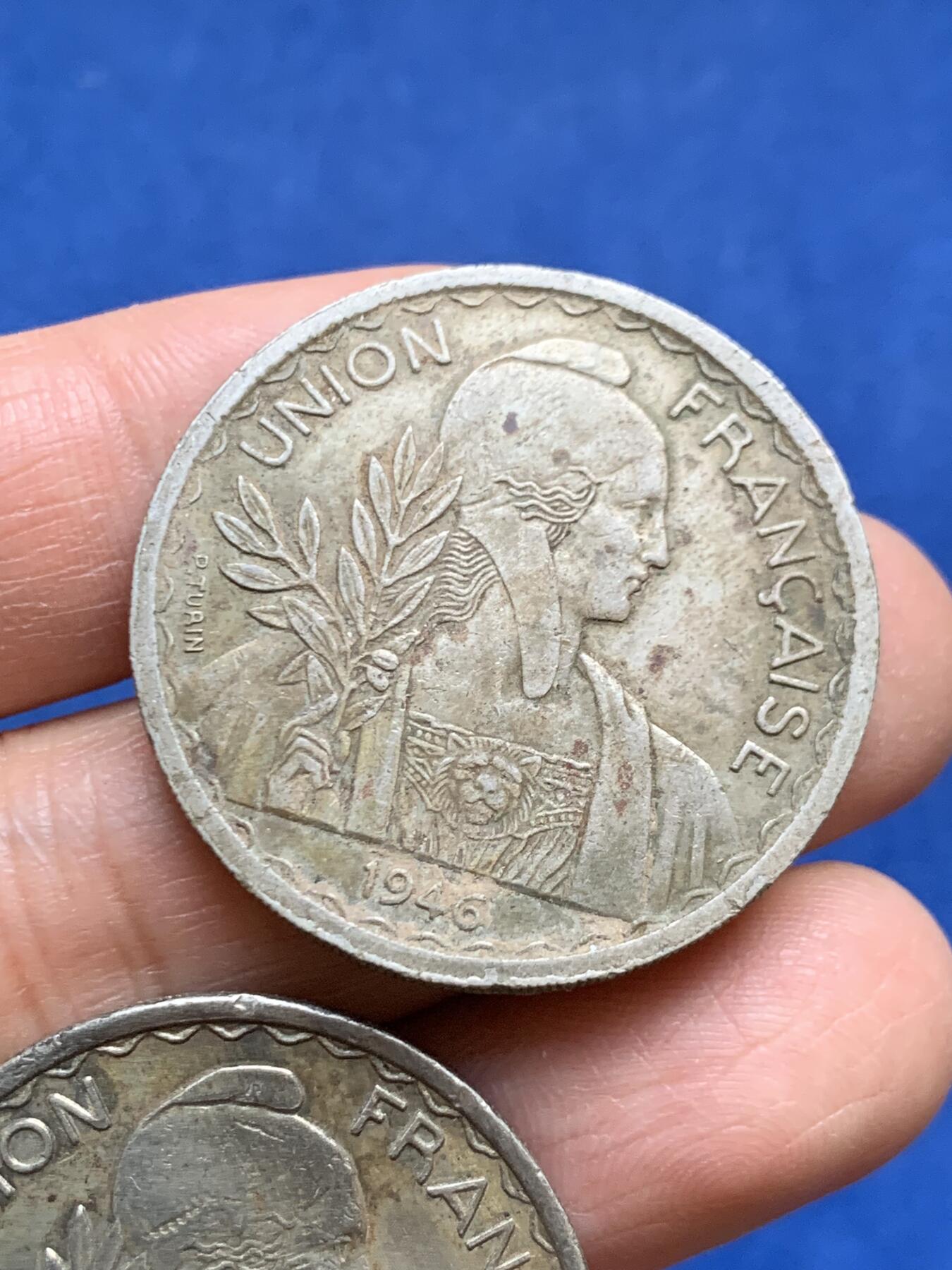 《竞宝斋》第456场 周日，周一，周二   3场连拍 （全场包邮）欢迎送拍 两枚一组 法属印支1946年/1947年1皮阿斯特大镍币 安全边 细节见图