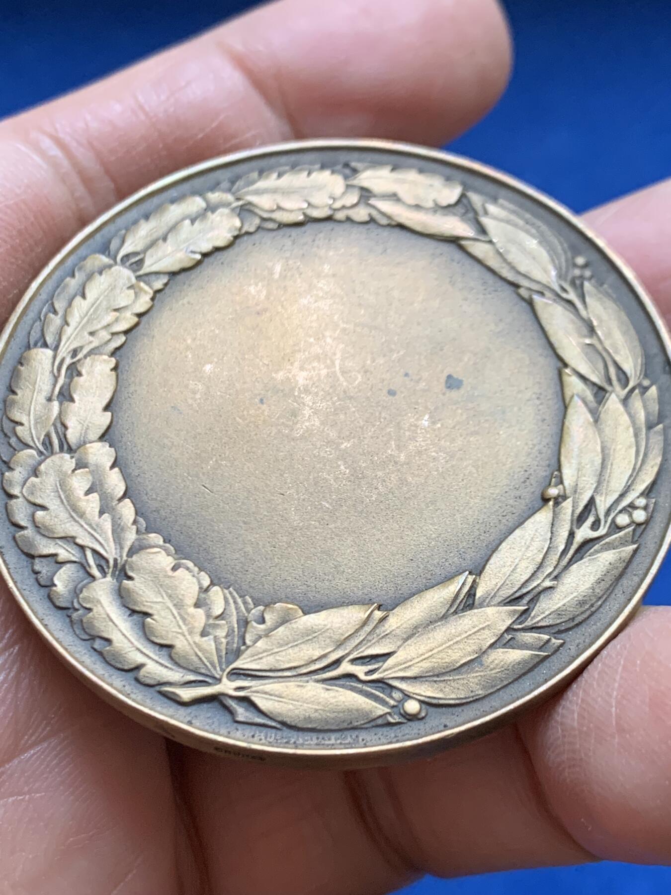 《竞宝斋》第456场 周日，周一，周二   3场连拍 （全场包邮）欢迎送拍 法国古典女神铜章 Jean Vernon作品 57.5克 50mm 三角铜标