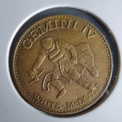 沼泽如烟--第958场 - 航天纪念章