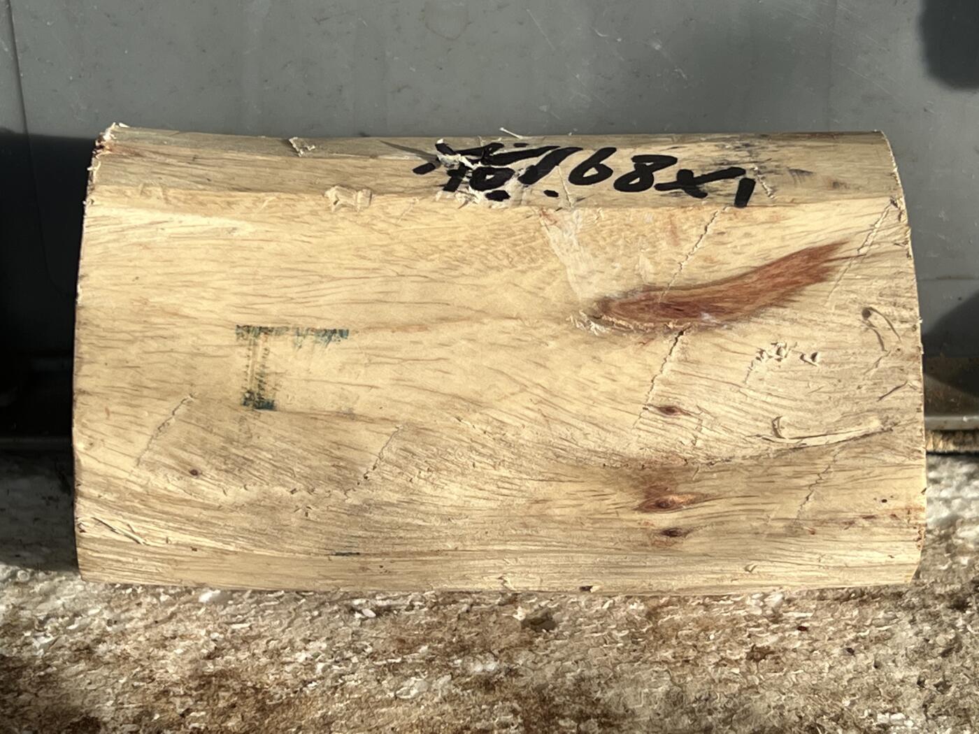 零元拍：  NO.168-1海南黄花梨原料。尺寸约110/60/60MM