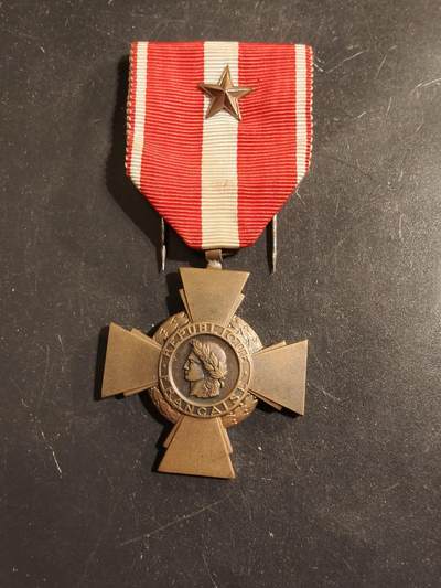 老王徽章第176期 - 法国战斗十字奖章   海外行动版   1铜星勋饰