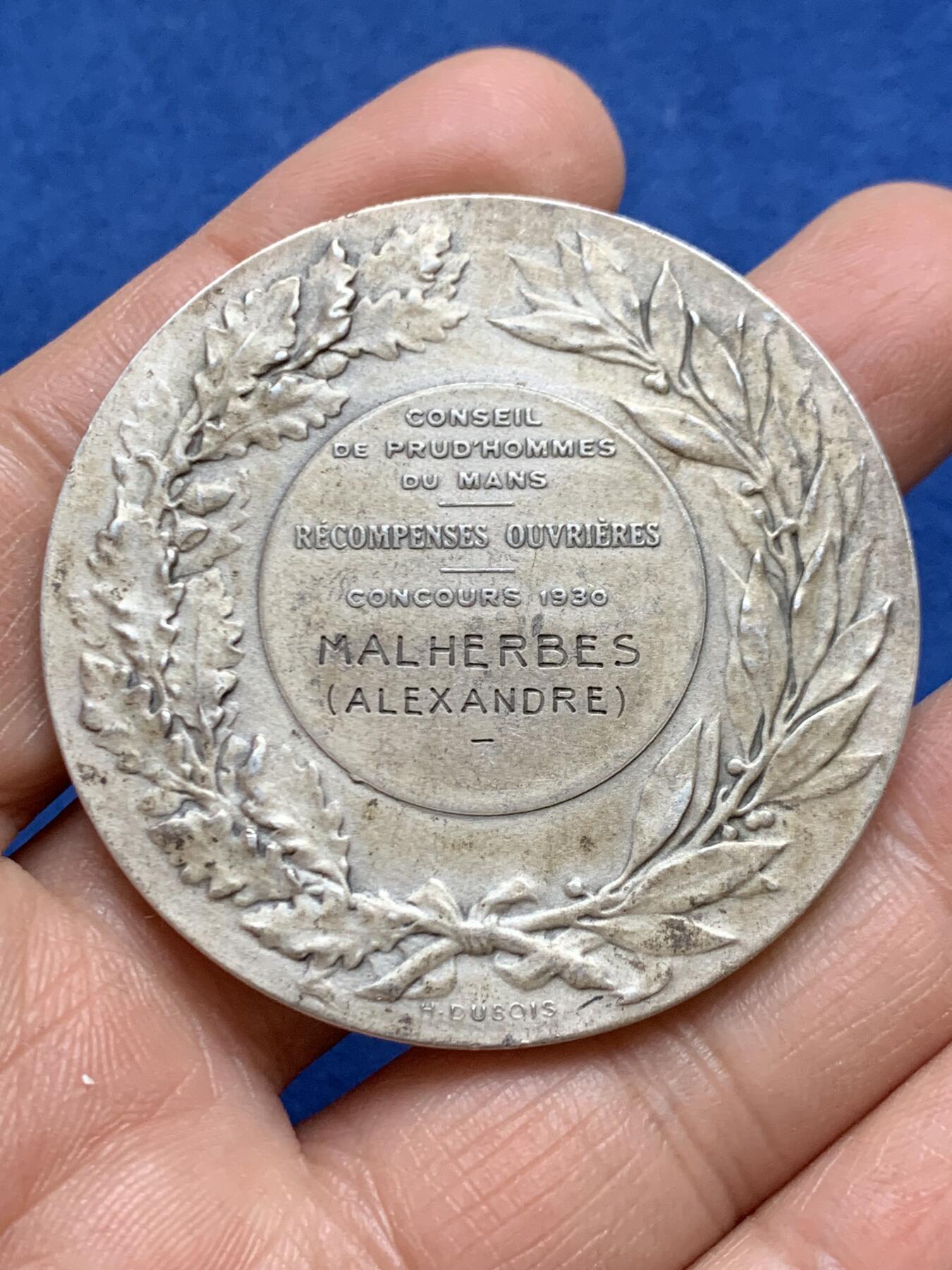 《竞宝斋》第456场 周日，周一，周二   3场连拍 （全场包邮）欢迎送拍 法国工业女神大银章 丰饶角2银标 61.7克 50mm