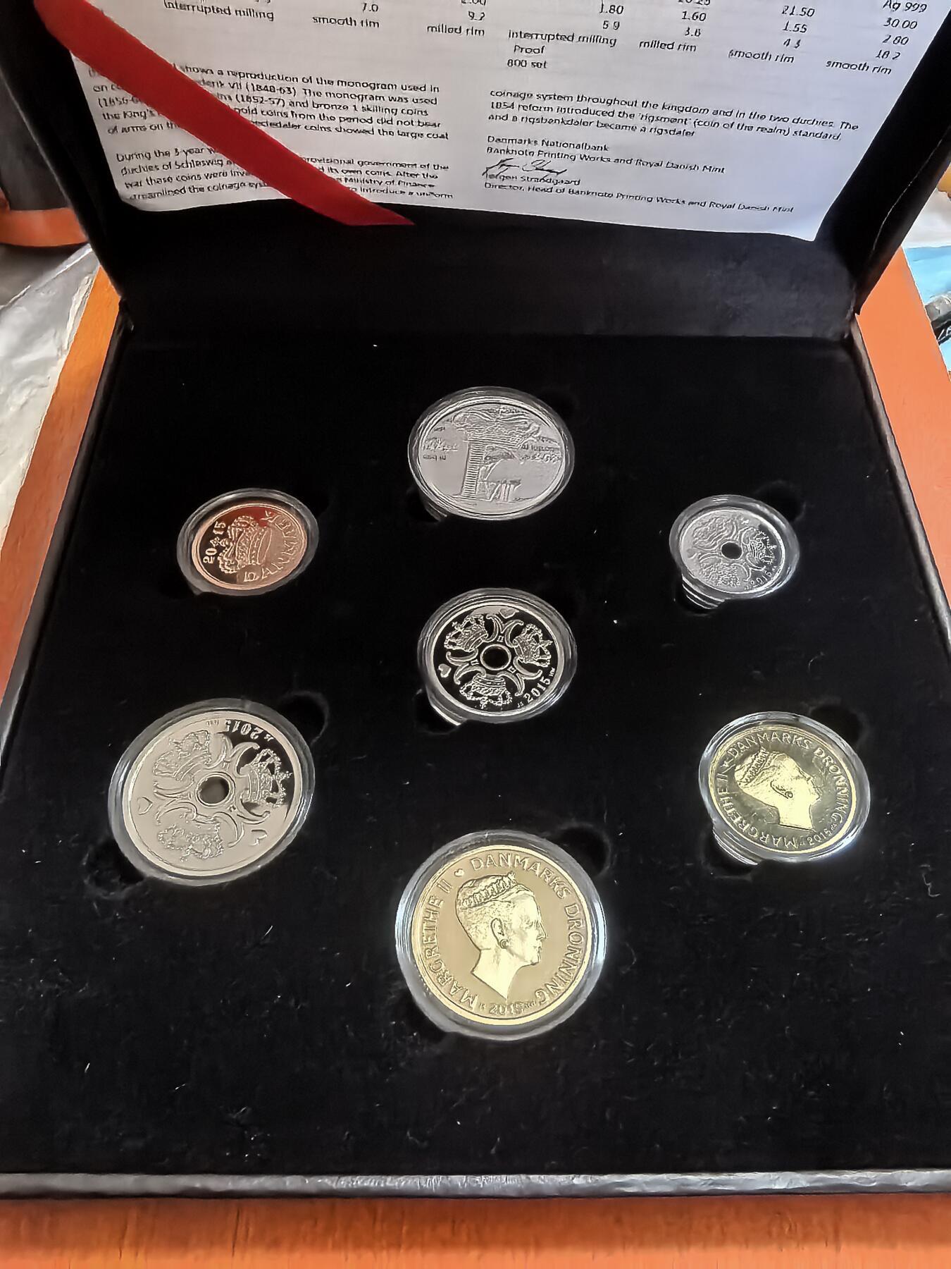 长老汇蛇年精选第九十三场拍卖 2015丹麦玛格丽特女王精制一套7枚，含银章一枚，盒证全，800套，市场价171.5欧元