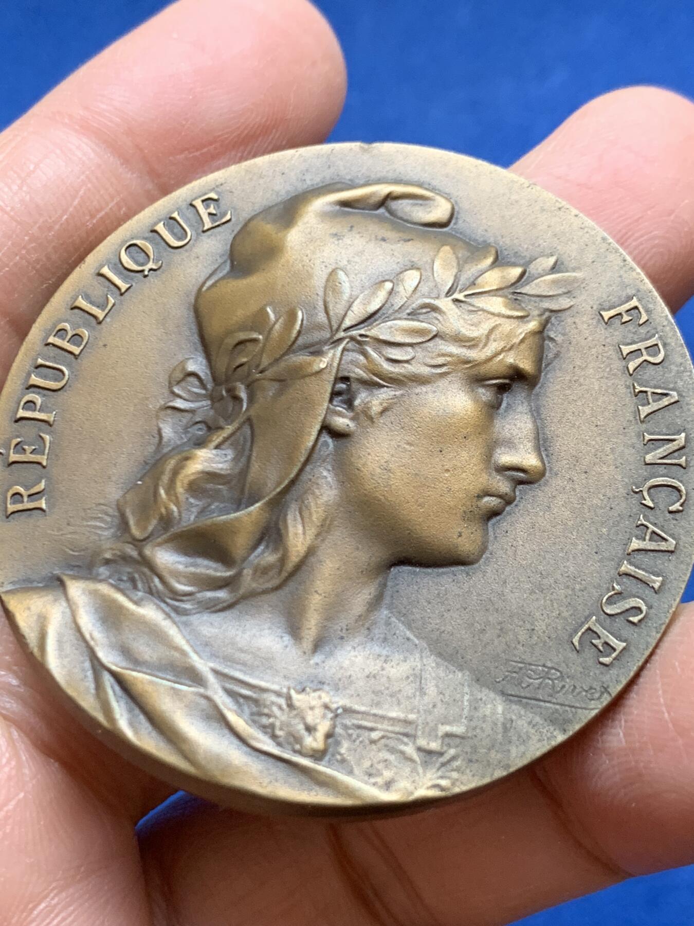 《竞宝斋》第456场 周日，周一，周二   3场连拍 （全场包邮）欢迎送拍 法国玛丽安娜女神铜章 H.Piner作品 62.8克 49.7mm 三角铜标