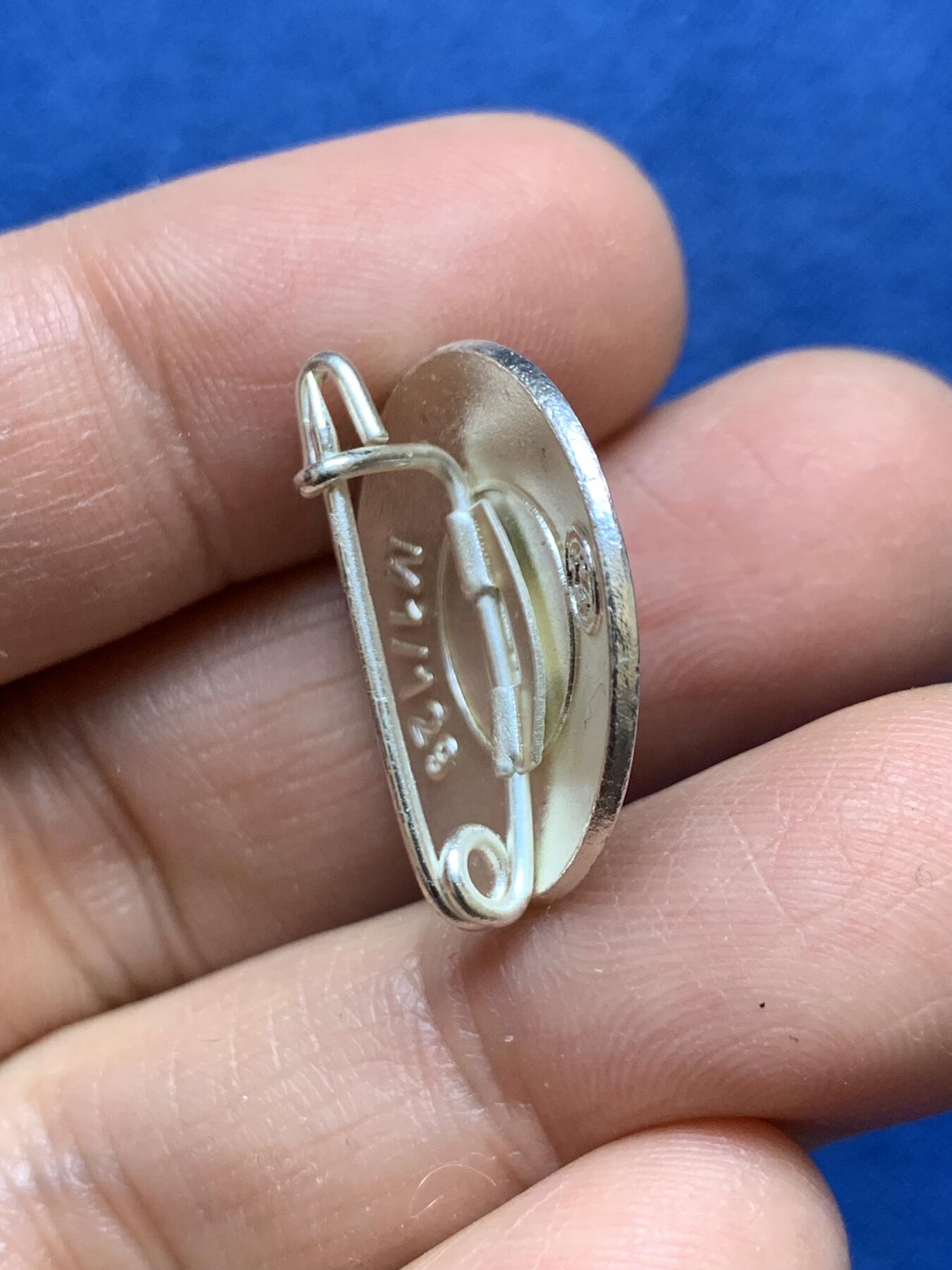 《竞宝斋》第456场 周日，周一，周二   3场连拍 （全场包邮）欢迎送拍 德国1933年NSDAP证章，后期高仿，4.55克，22.2mm，细节不错。