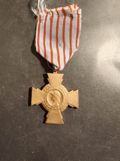 老王徽章第176期 - 法国战斗十字奖章