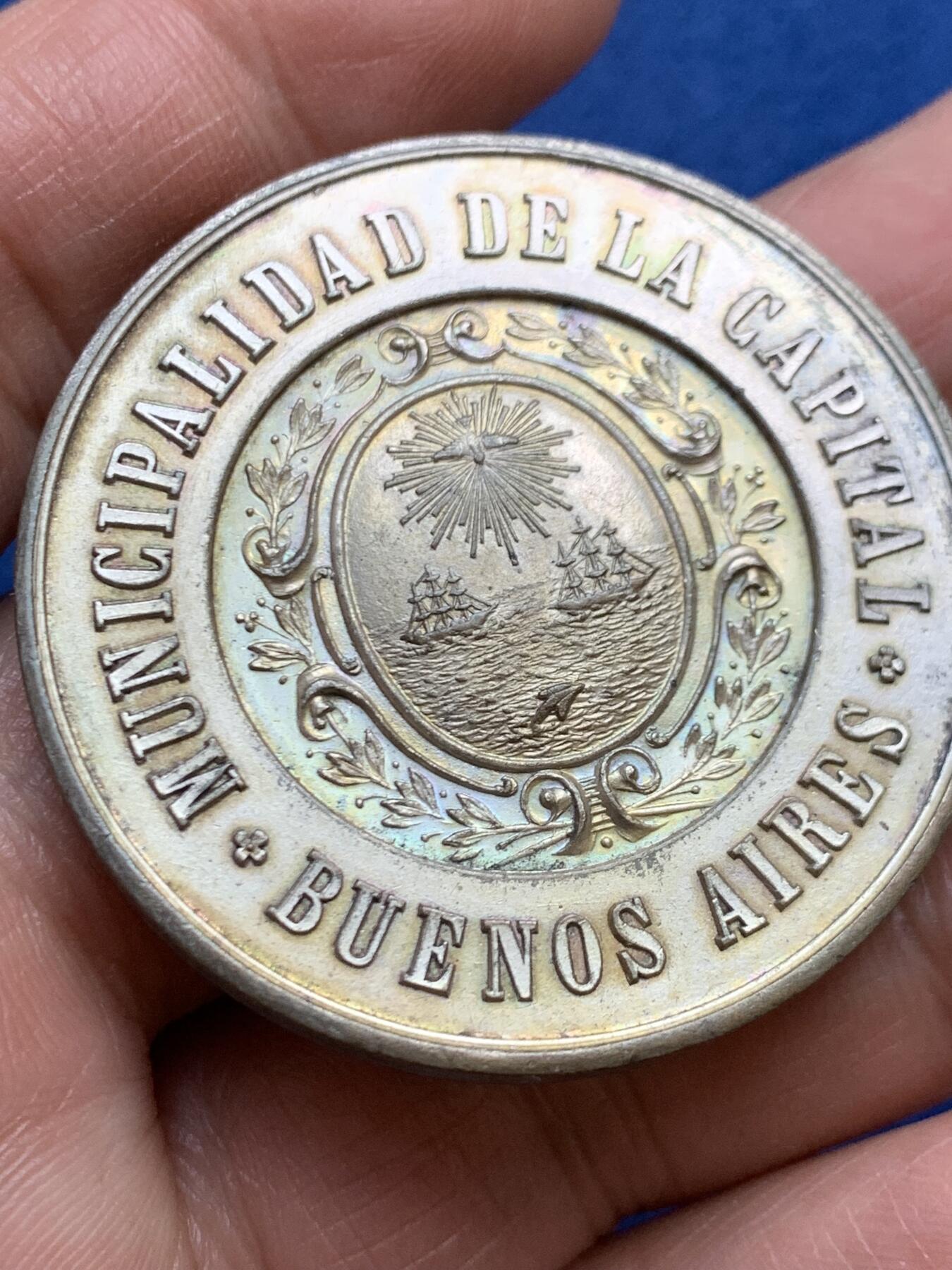 《竞宝斋》第456场 周日，周一，周二   3场连拍 （全场包邮）欢迎送拍 阿根廷 1892年 哥伦布发现美洲400周年纪念章 40.35g 44mm