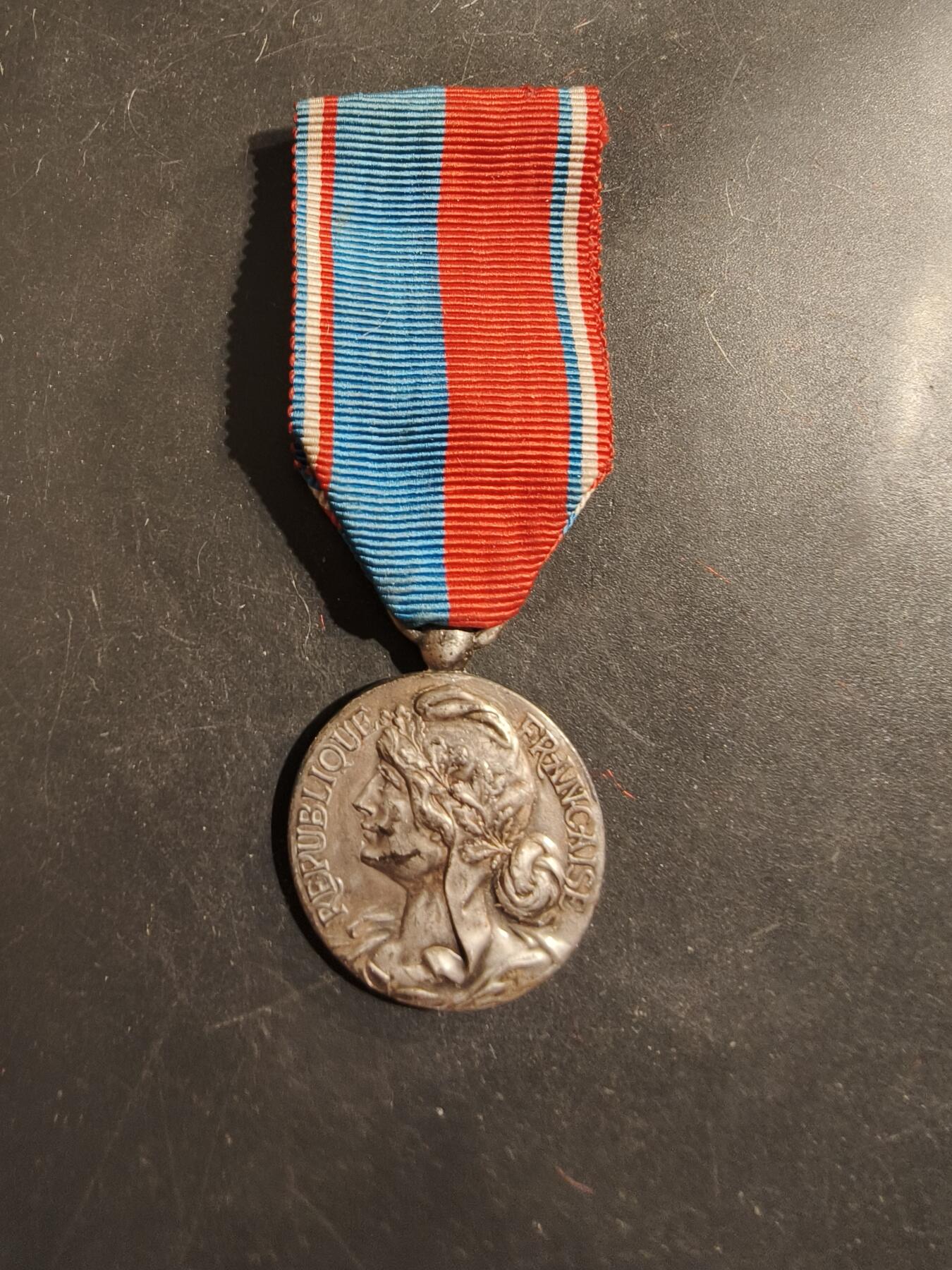 老王徽章第176期 法国银级国家音乐协会奖章