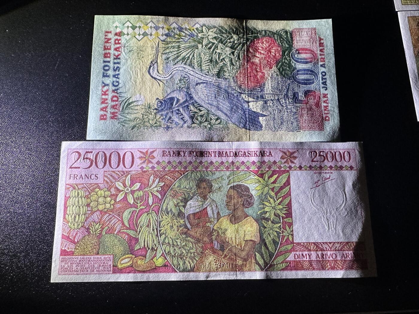 《外钞收藏家》第六百零二期（精品场）（本平台长期征集拍品、欢迎藏友们联系合作）