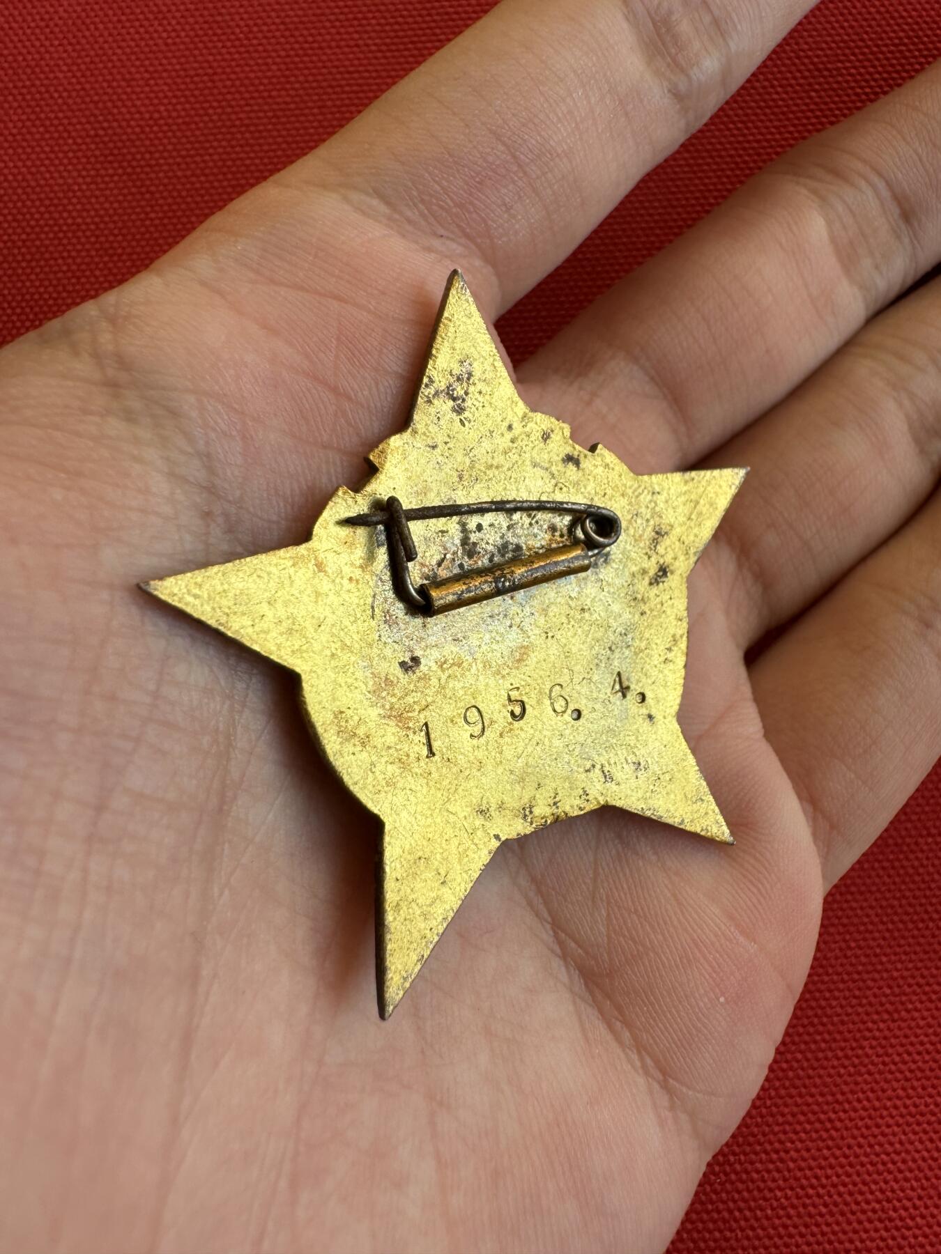 五哥徽章群   14号周三晚上八点4群联拍 铜章