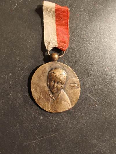 老王徽章第176期 - 法国巴黎萨瓦慈善协会百年纪念章