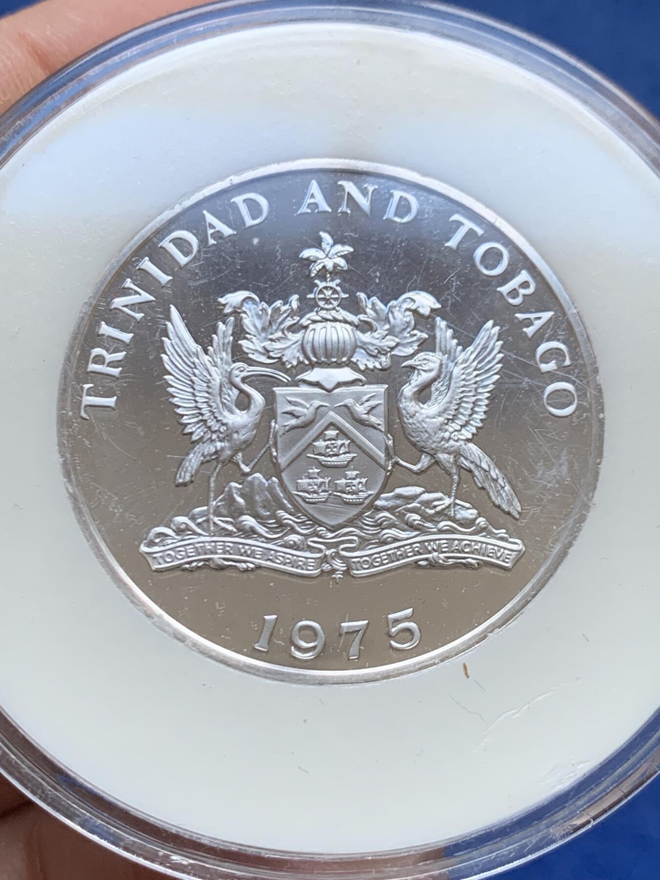 《竞宝斋》第456场 周日，周一，周二   3场连拍 （全场包邮）欢迎送拍 特立尼达和多巴哥 1975年 10元精制银币 41.7mm 34.6克 925银