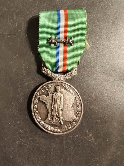 老王徽章第176期 - 法国战俘协会纪念章