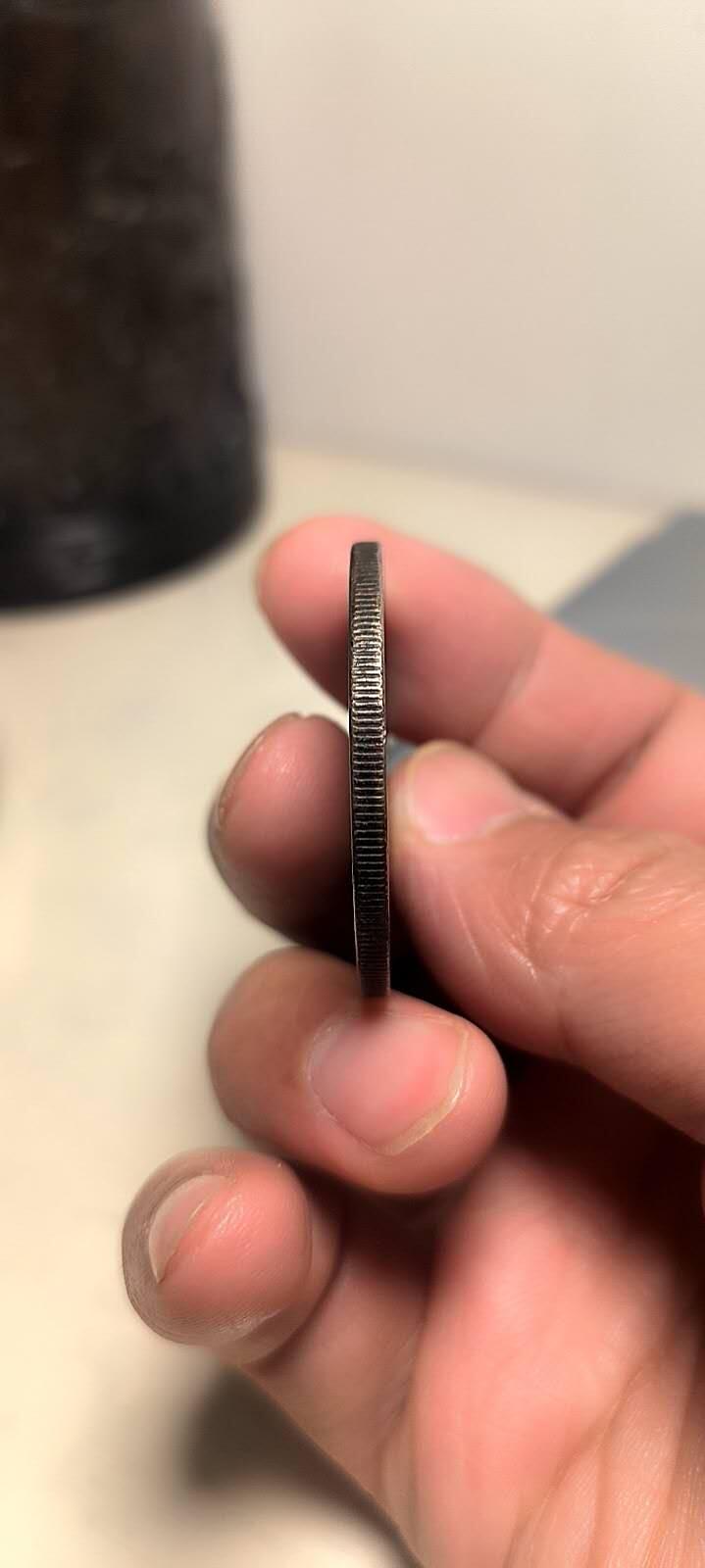 维多利亚高冠马剑银币