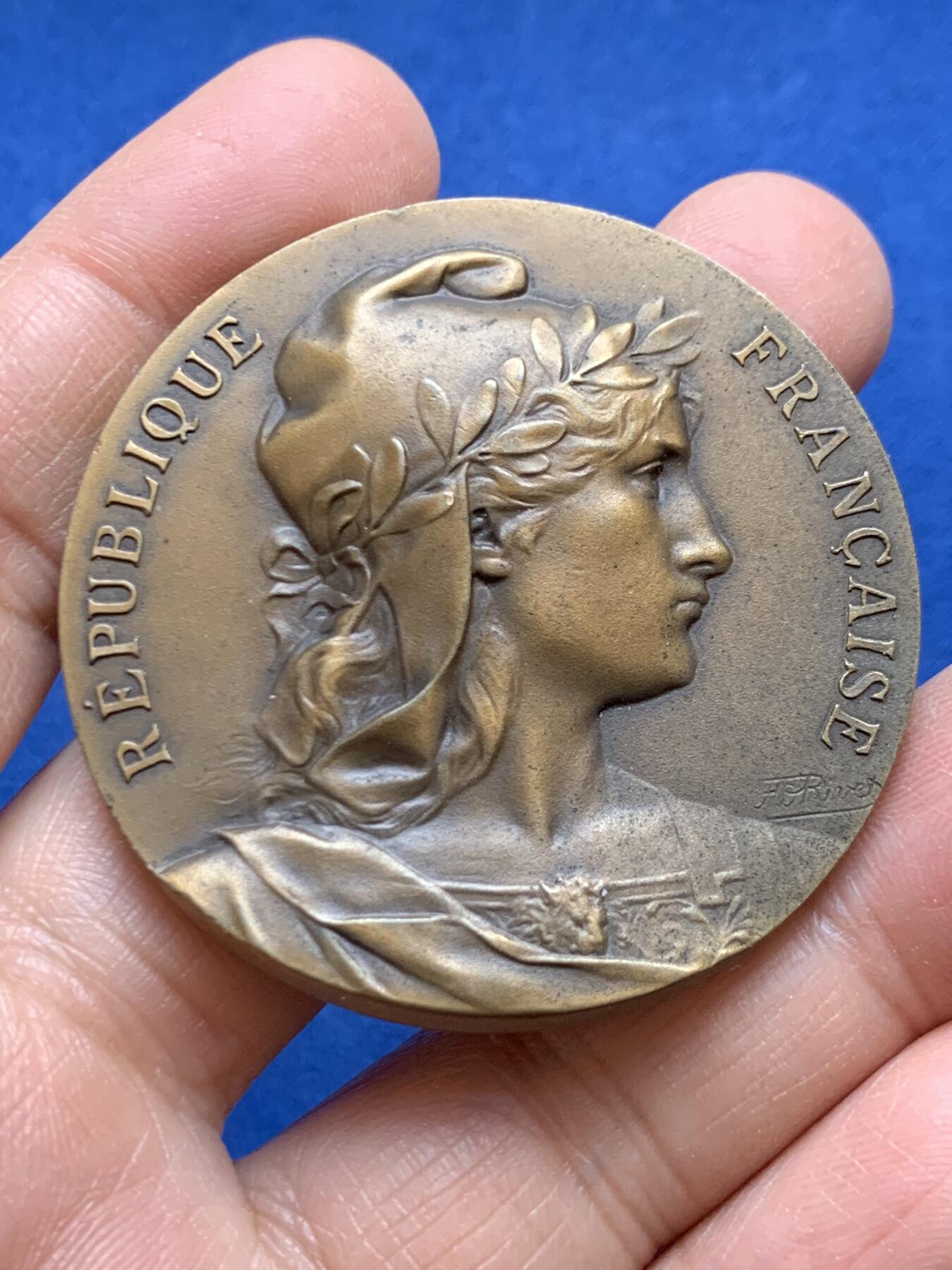 《竞宝斋》第456场 周日，周一，周二   3场连拍 （全场包邮）欢迎送拍 法国玛丽安娜女神铜章 H.Piner作品 62.8克 49.7mm 三角铜标