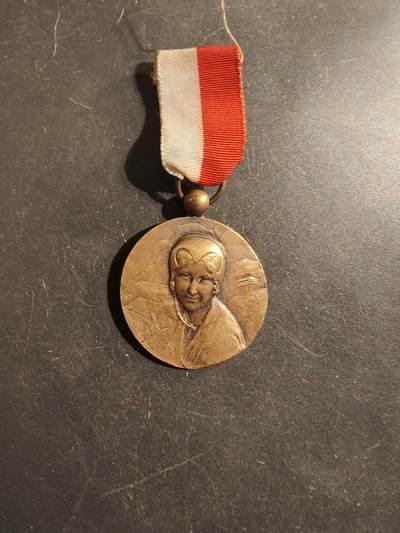 老王徽章第176期 - 法国巴黎萨瓦慈善协会百年纪念章