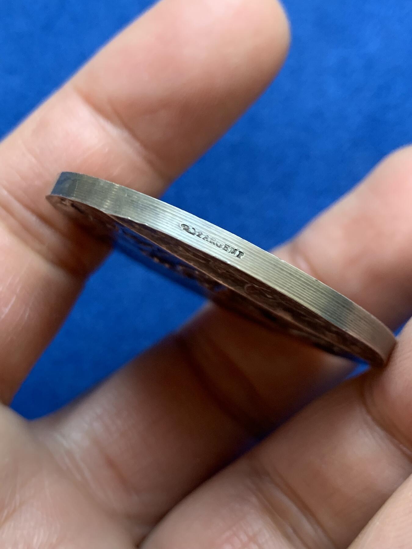 《竞宝斋》第456场 周日，周一，周二   3场连拍 （全场包邮）欢迎送拍 法国牧马人银章，丰饶角2银标，直径40.9mm，重36.93克，意境深远，收藏佳品