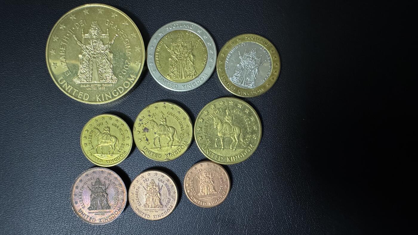 【铜匠收藏】★第136场★客户代拍 散币场，无寄存！！无佣金，30包邮。不满30元，支付5元运费。《接受代拍 代送NGC评级》 英国欧元纪念币一套2003年 一共8.88欧元 小面额有稍许氧化