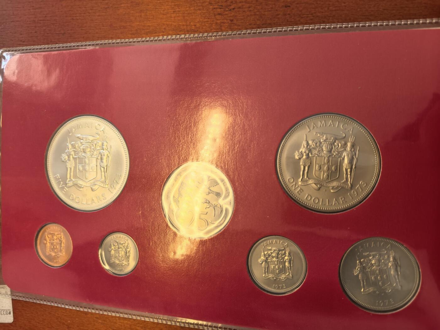 长老汇蛇年精选第九十三场拍卖 1973牙买加7枚套样币，大钱包，6404套，比精制少很多，含银币1枚，41.48克925银