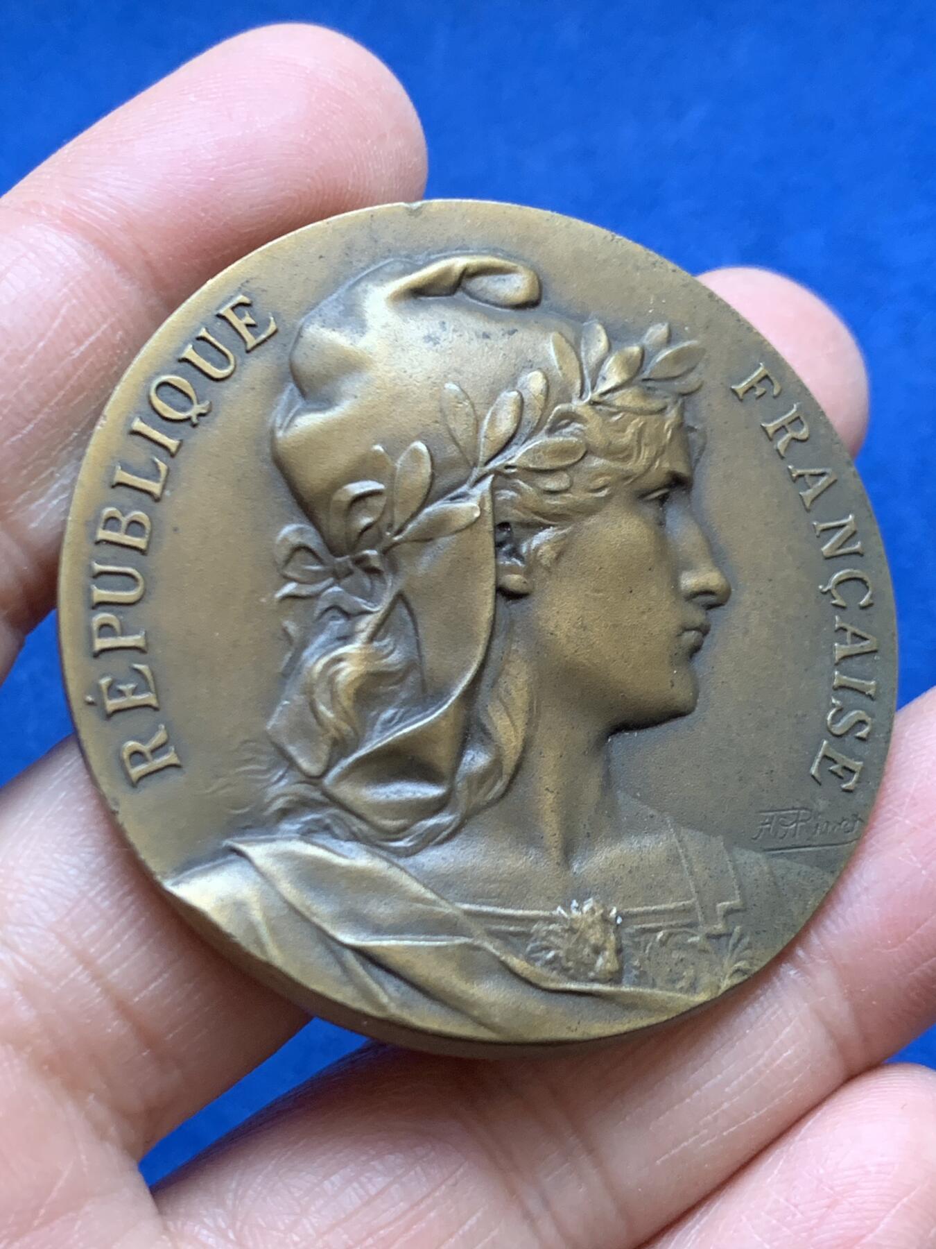 《竞宝斋》第456场 周日，周一，周二   3场连拍 （全场包邮）欢迎送拍 法国玛丽安娜女神铜章 H.Piner作品 62.8克 49.7mm 三角铜标