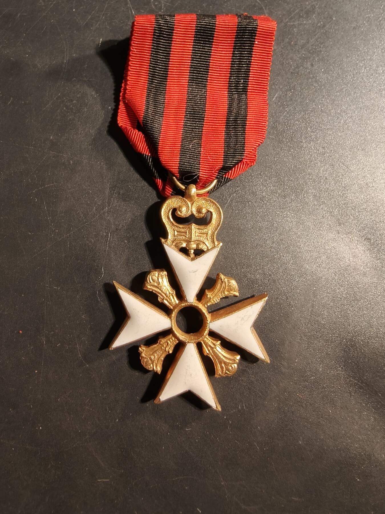 老王徽章第176期 比利时金级民事功绩勋章    缺少中间芯片