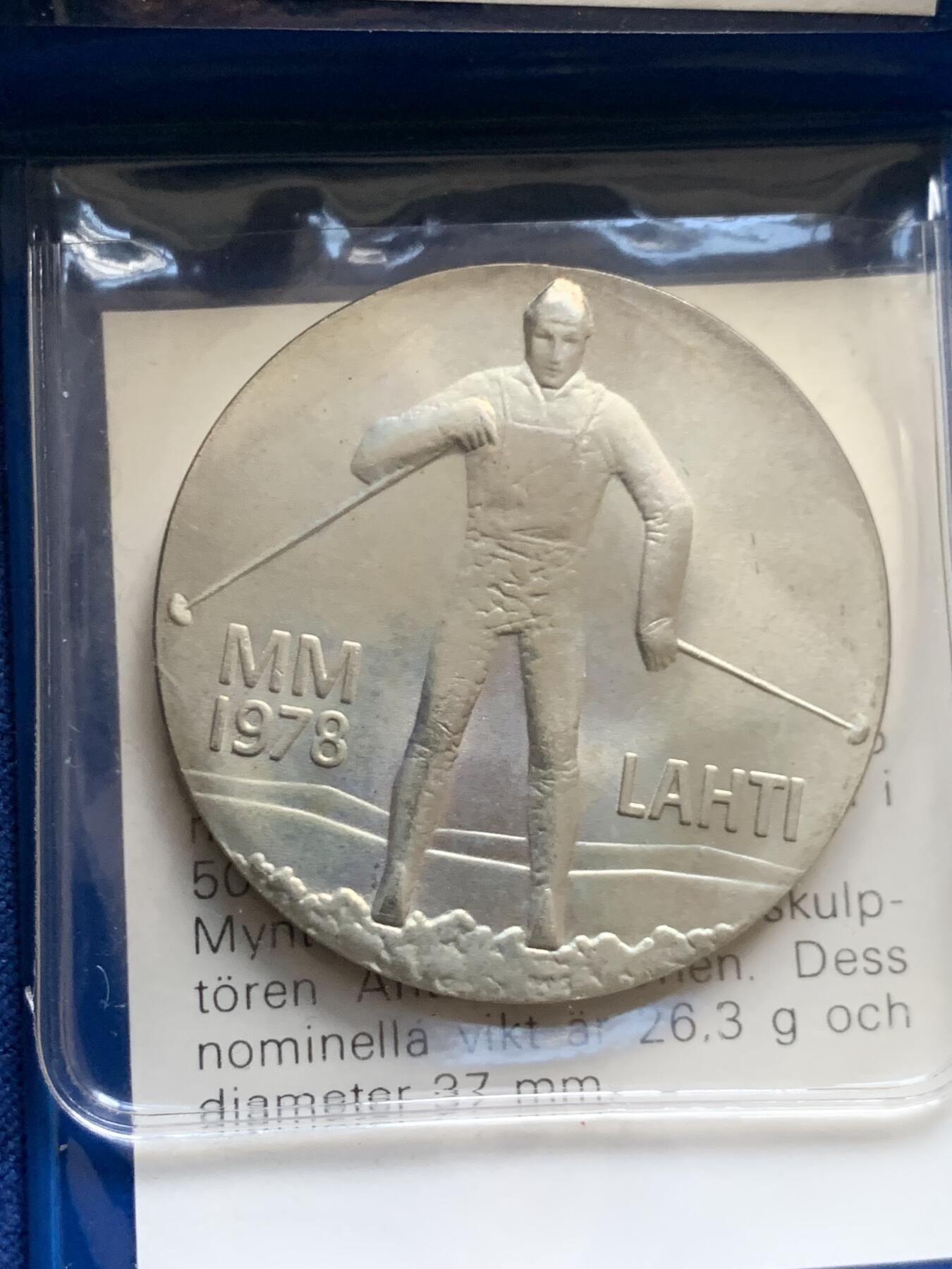 《竞宝斋》第456场 周日，周一，周二   3场连拍 （全场包邮）欢迎送拍 两枚一组 芬兰25马克银币 500银 1978年北欧世界滑雪锦标赛 26.2克 + 1979年图尔库建城750周年 26.3克