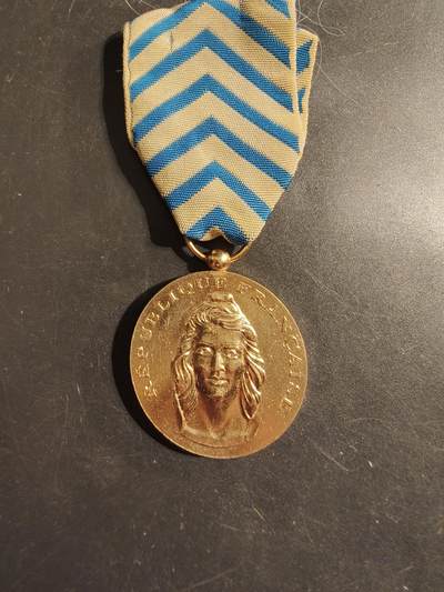 老王徽章第176期 - 法国国家感恩奖章