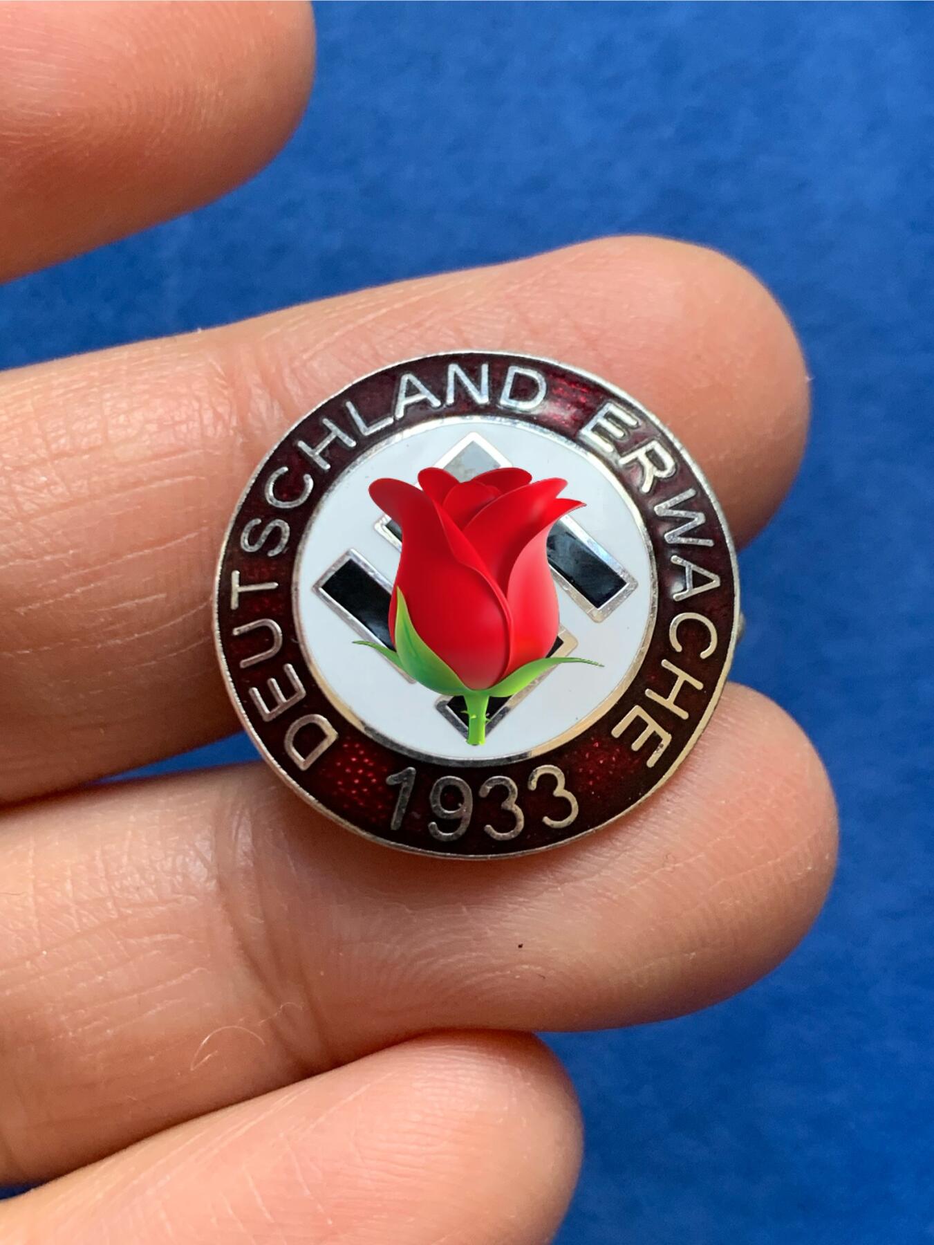 《竞宝斋》第456场 周日，周一，周二   3场连拍 （全场包邮）欢迎送拍 德国1933年NSDAP证章，后期高仿，4.55克，22.2mm，细节不错。