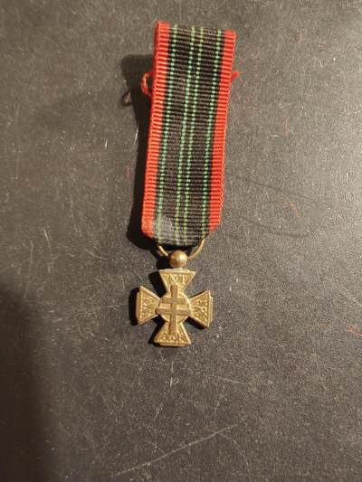 老王徽章第176期 - 自由法国二战志愿者服役十字奖章迷你章