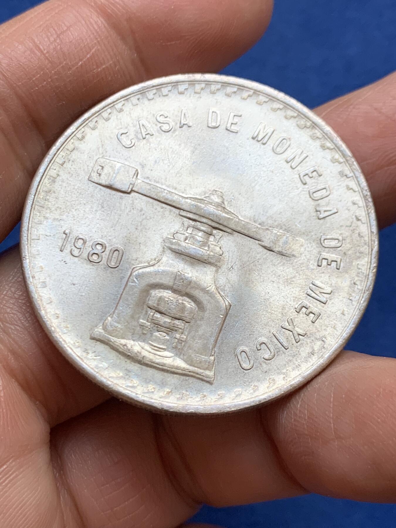 《竞宝斋》第456场 周日，周一，周二   3场连拍 （全场包邮）欢迎送拍 墨西哥 1980年 1盎司螺旋压力机银币 33.42g 925银 超大尺寸 原光未流通状态