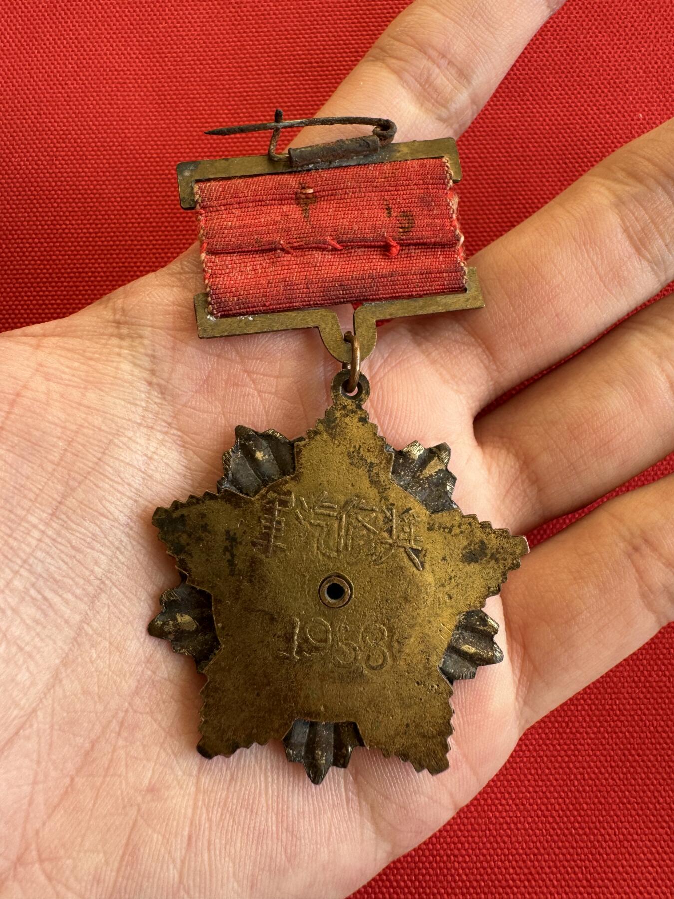 五哥徽章群   14号周三晚上八点4群联拍 铜章