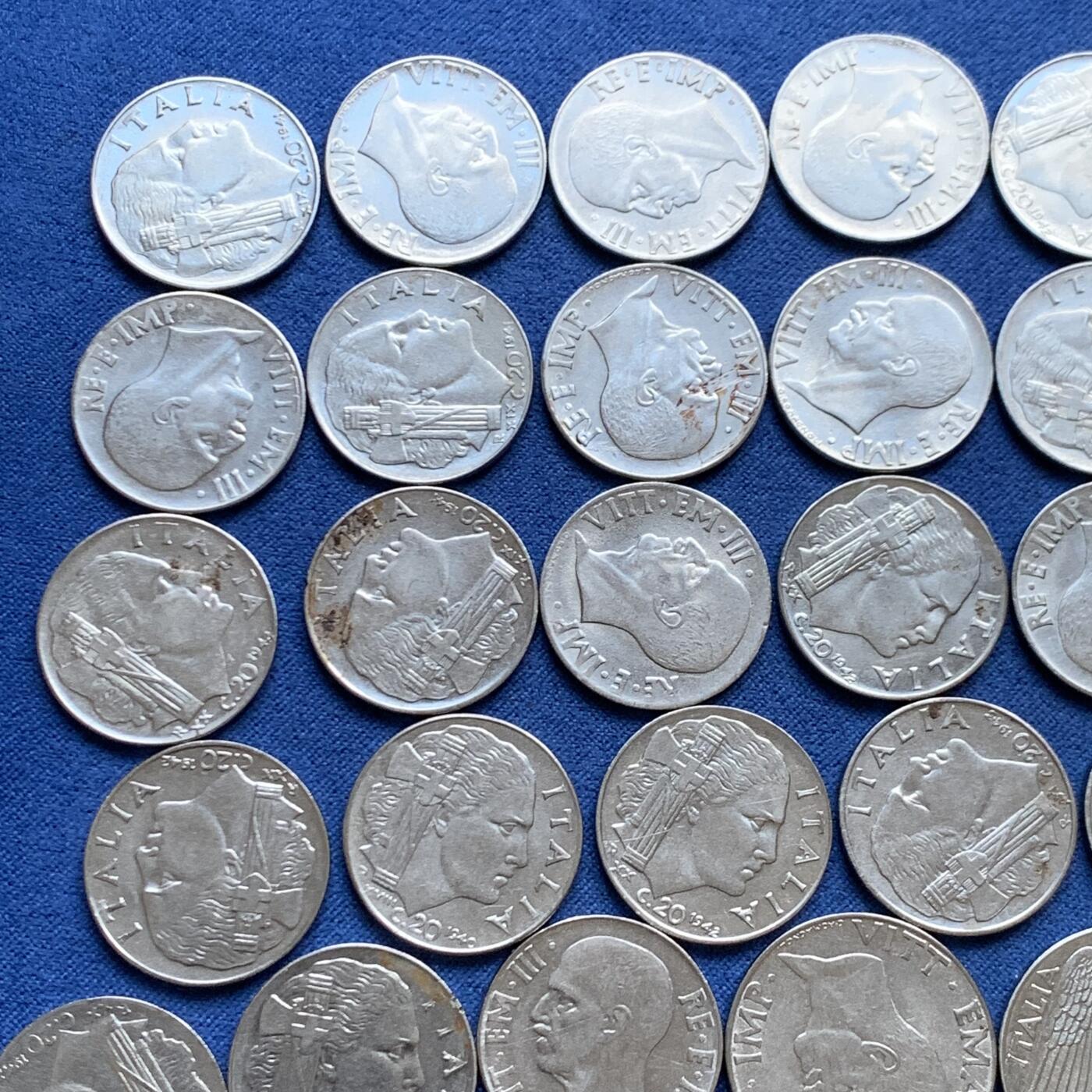 《竞宝斋》第456场 周日，周一，周二   3场连拍 （全场包邮）欢迎送拍 48枚一组 意大利二战时期埃马努埃莱三世20分31枚，50分17枚，细节见图。