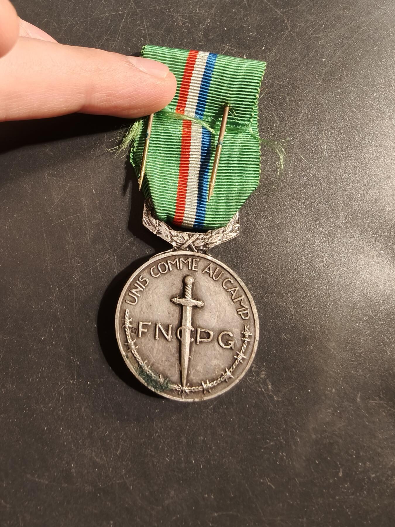 老王徽章第176期 法国战俘协会纪念章