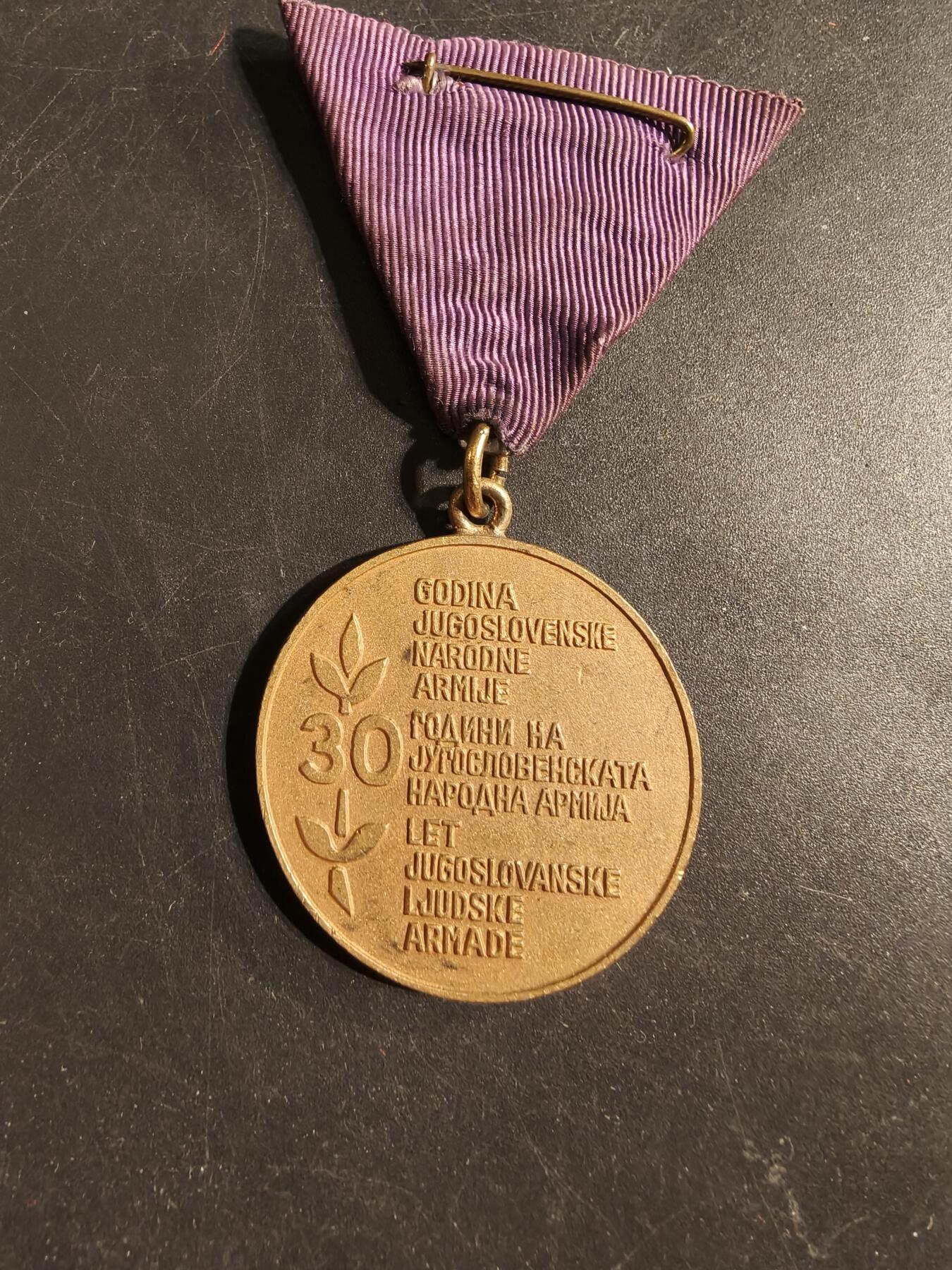 老王徽章第176期 南斯拉夫人民军成立30周年纪念章