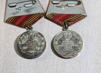 大猫徽章拍卖 第286期 俄罗斯卫国战争胜利70周年纪念章一对 