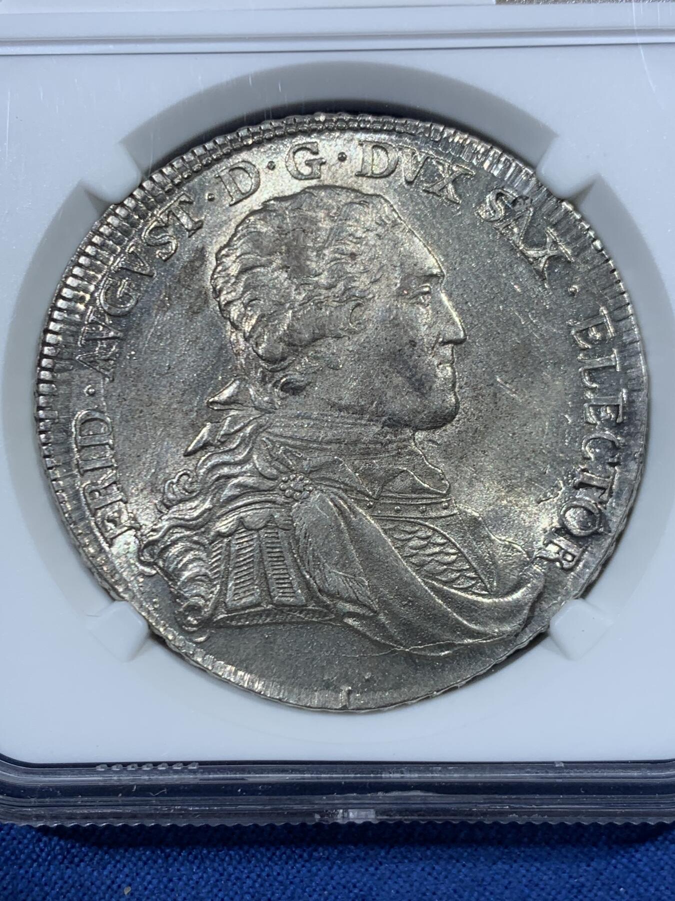 《竞宝斋》第456场 周日，周一，周二   3场连拍 （全场包邮）欢迎送拍 NGCMS62+ 神圣罗马帝国时期1798年萨克森选侯国1泰勒银币，正面是作为帝国元帅的萨克森选帝侯胖特烈奥古斯特三世军装版，属于62分中状态最佳的，更高分仅3枚，原始光度保留的非常好，不可多得的好状态