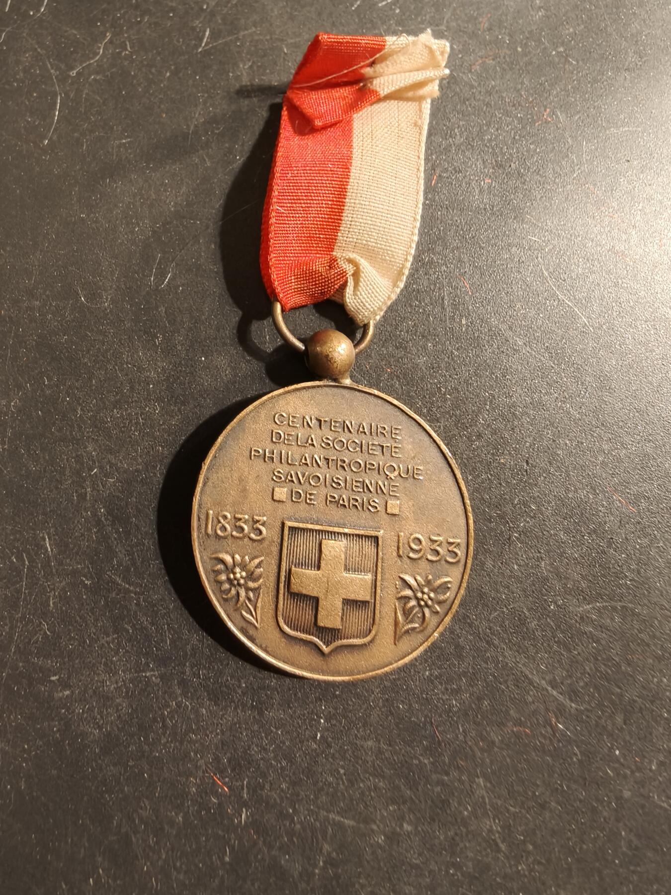 老王徽章第176期 法国巴黎萨瓦慈善协会百年纪念章