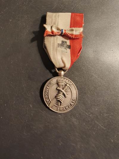 老王徽章第176期 - 法国二战纪念章