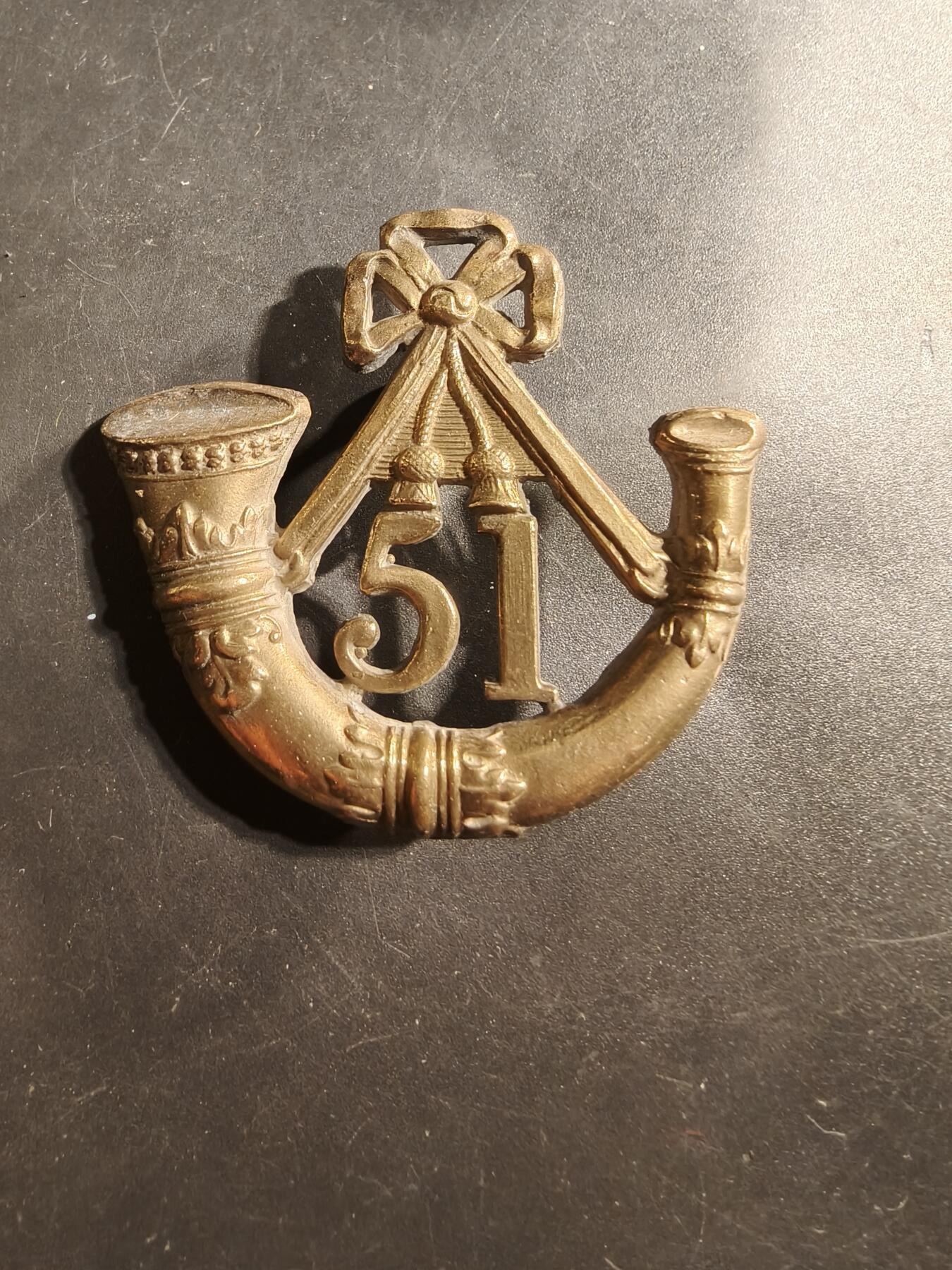 老王徽章第176期 英国陆军第52步兵团格伦加里帽徽    使用时间1873-1881    该团1881年合并成为牛津白金汉郡步兵团