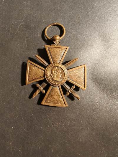 老王徽章第176期 - 法国1917版战争十字奖章   无绶带