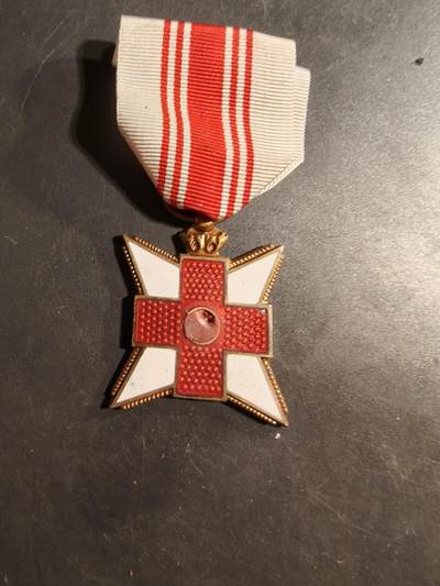 老王徽章第176期 - 比利时红十字会无偿献血纪念章   缺少中间芯片