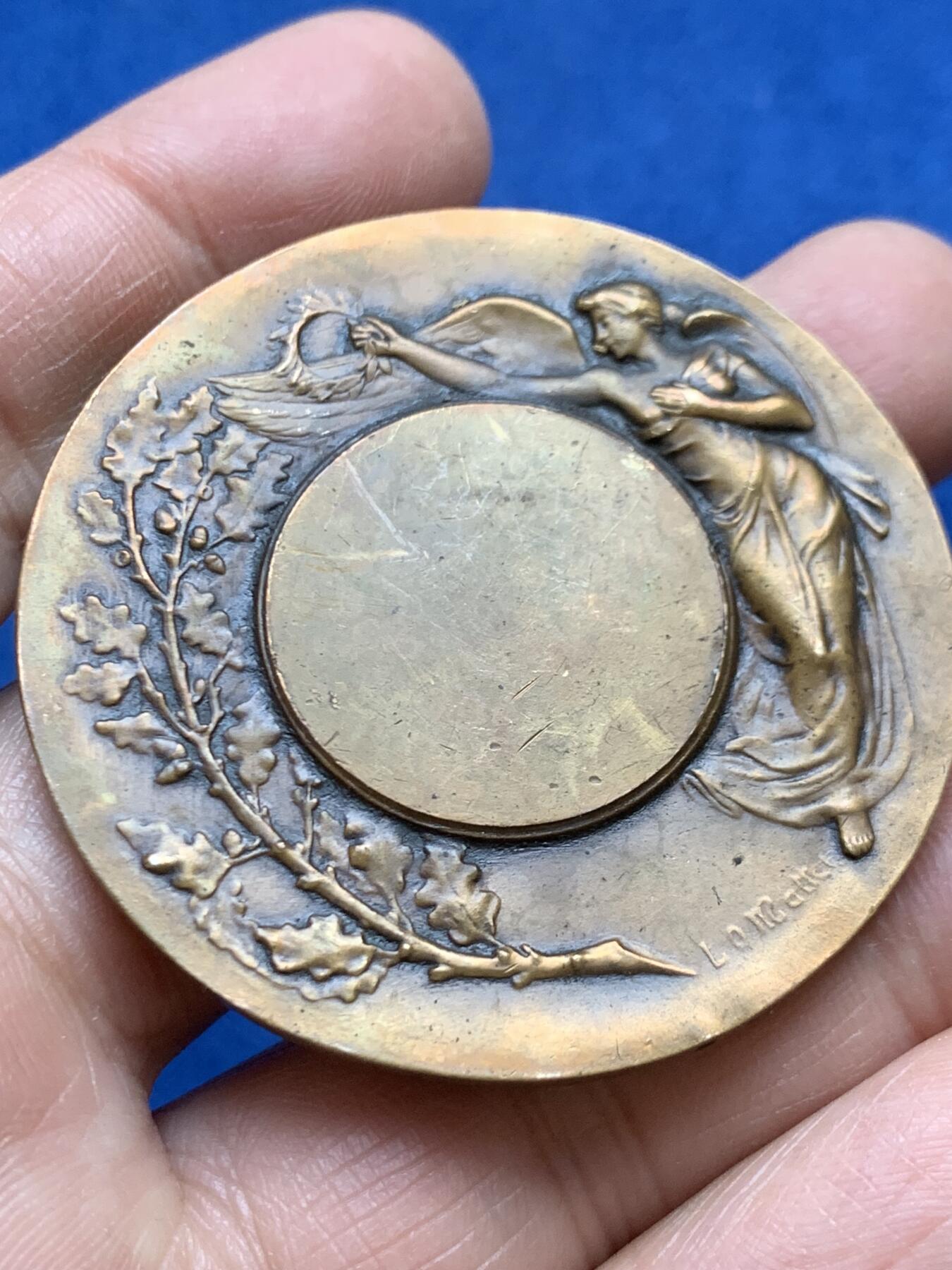 《竞宝斋》第456场 周日，周一，周二   3场连拍 （全场包邮）欢迎送拍 法国玛丽安娜女神铜章 P.F.des.C作品 51.3克 49.9mm 正方形铜标 双面细节精细 少见版本