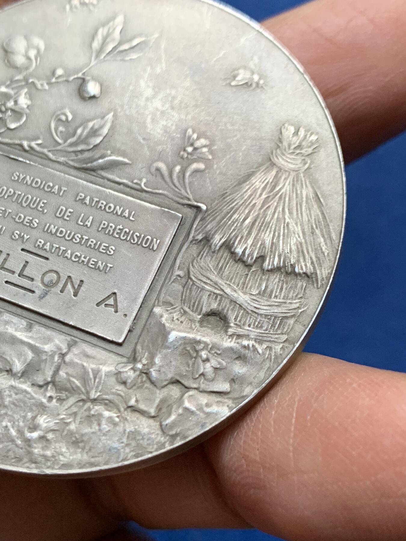 《竞宝斋》第456场 周日，周一，周二   3场连拍 （全场包邮）欢迎送拍 名家库德雷作 法国建筑师协会纪念大银章 61.1克 49.7mm 好品 丰饶角1银标 带盒