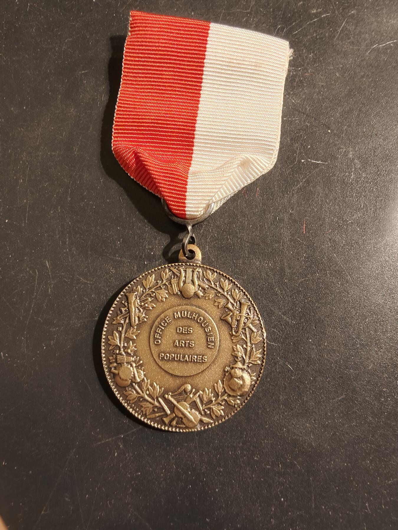 老王徽章第176期 法国米卢斯流行艺术办公室纪念章