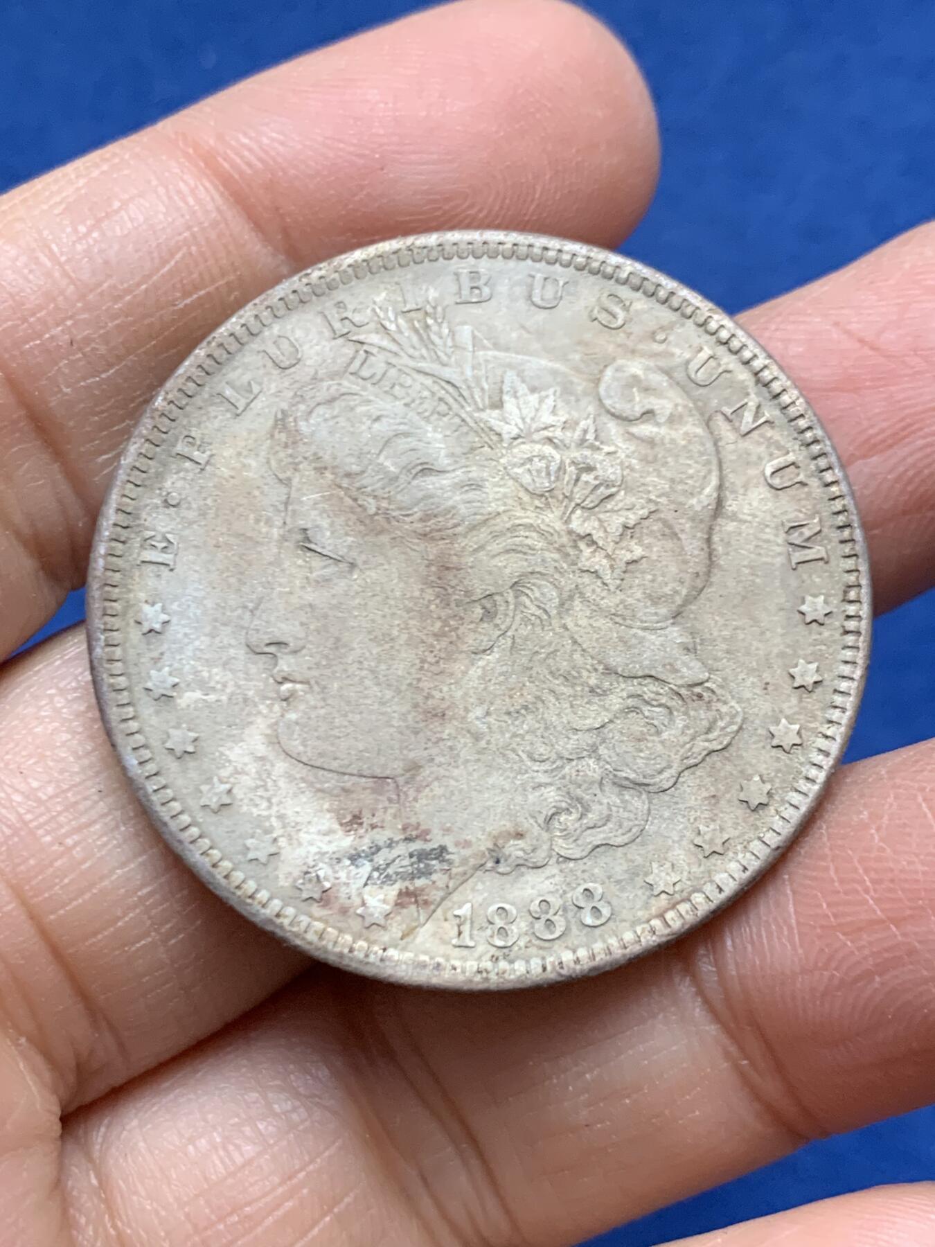 《竞宝斋》第456场 周日，周一，周二   3场连拍 （全场包邮）欢迎送拍 美国 1888年1美元摩根银币 背面转光 发财年份